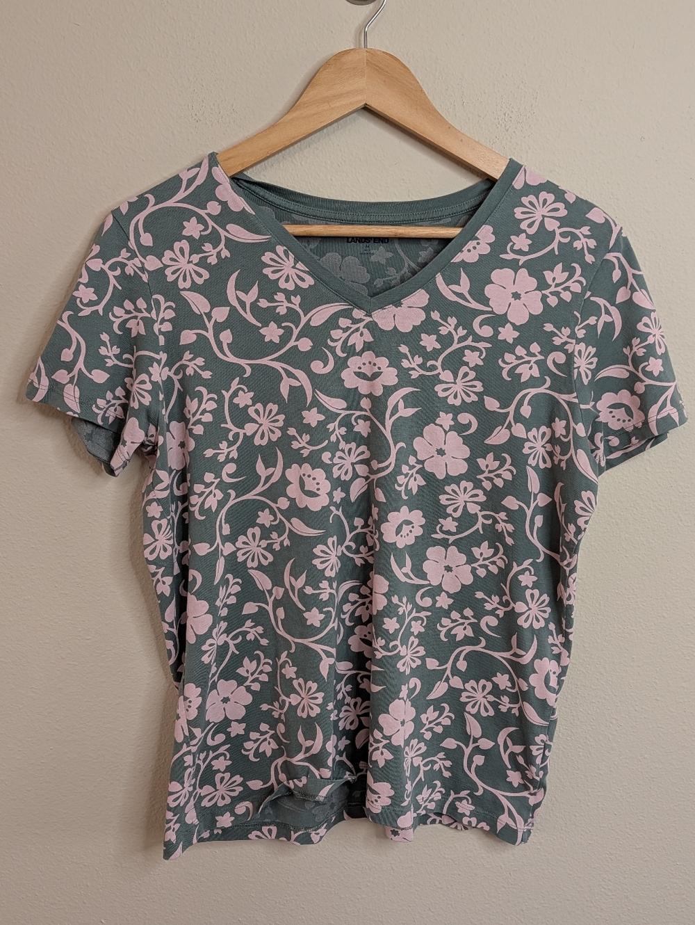 Lands' End Floral V-Neck Tee M Sage Green Pink Short Sleeve